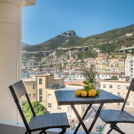 Crescent Moon Σαλέρνο