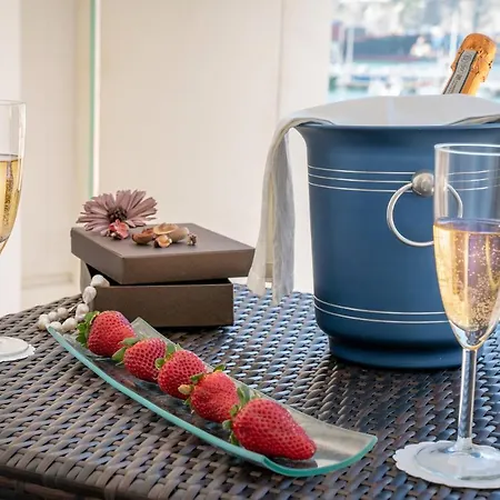 Crescent Moon Bed and Breakfast 4*