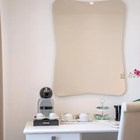 Crescent Moon Bed and Breakfast 4*