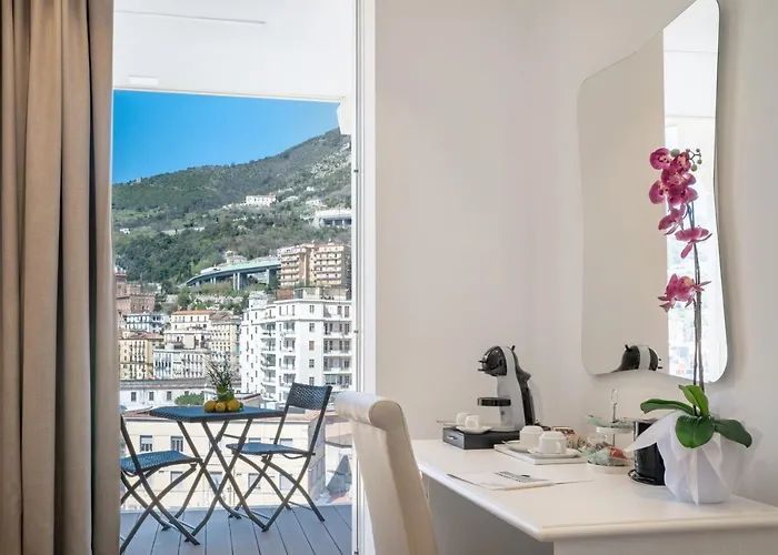 Crescent Moon 4* Salerno